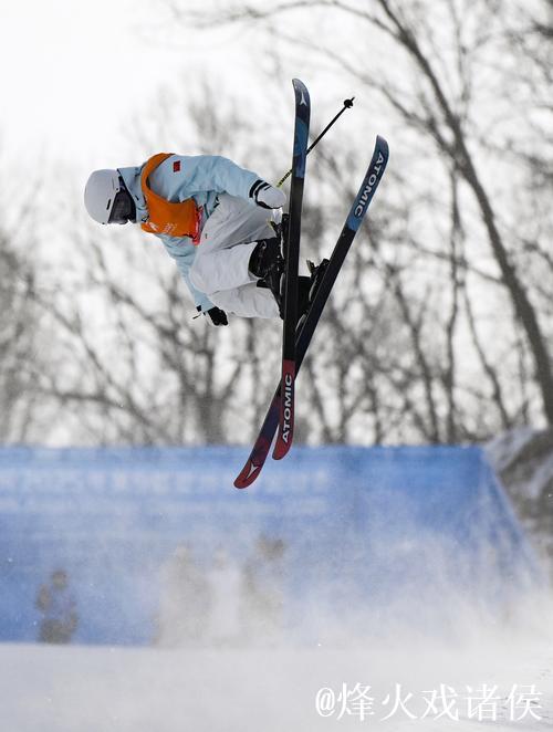 李方慧摘得美国阿斯本自由式滑雪U型场地世界杯冠军 李方慧摘得美国阿斯本自由式滑雪U型场地世界杯冠军